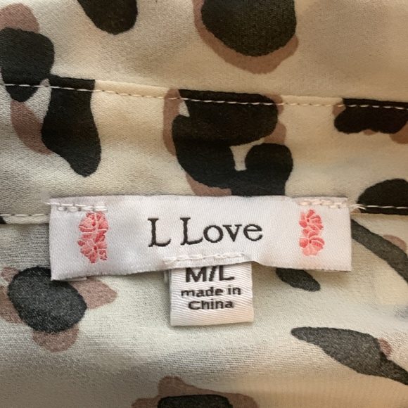 NWOT. Woman’s sheer short sleeve cocoon style top with hi/lo hemline. - Picture 8 of 9